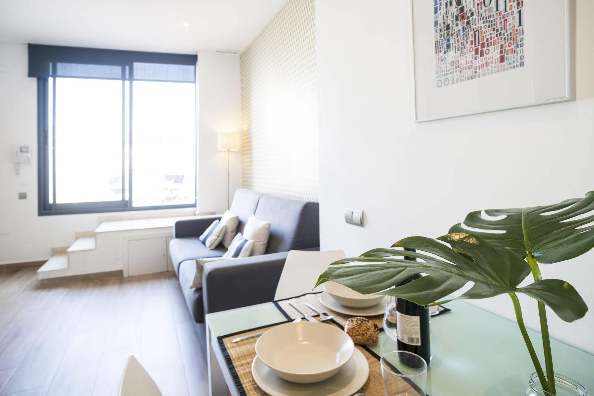 Feelathome Mozart Apartments Barcelona Exteriör bild