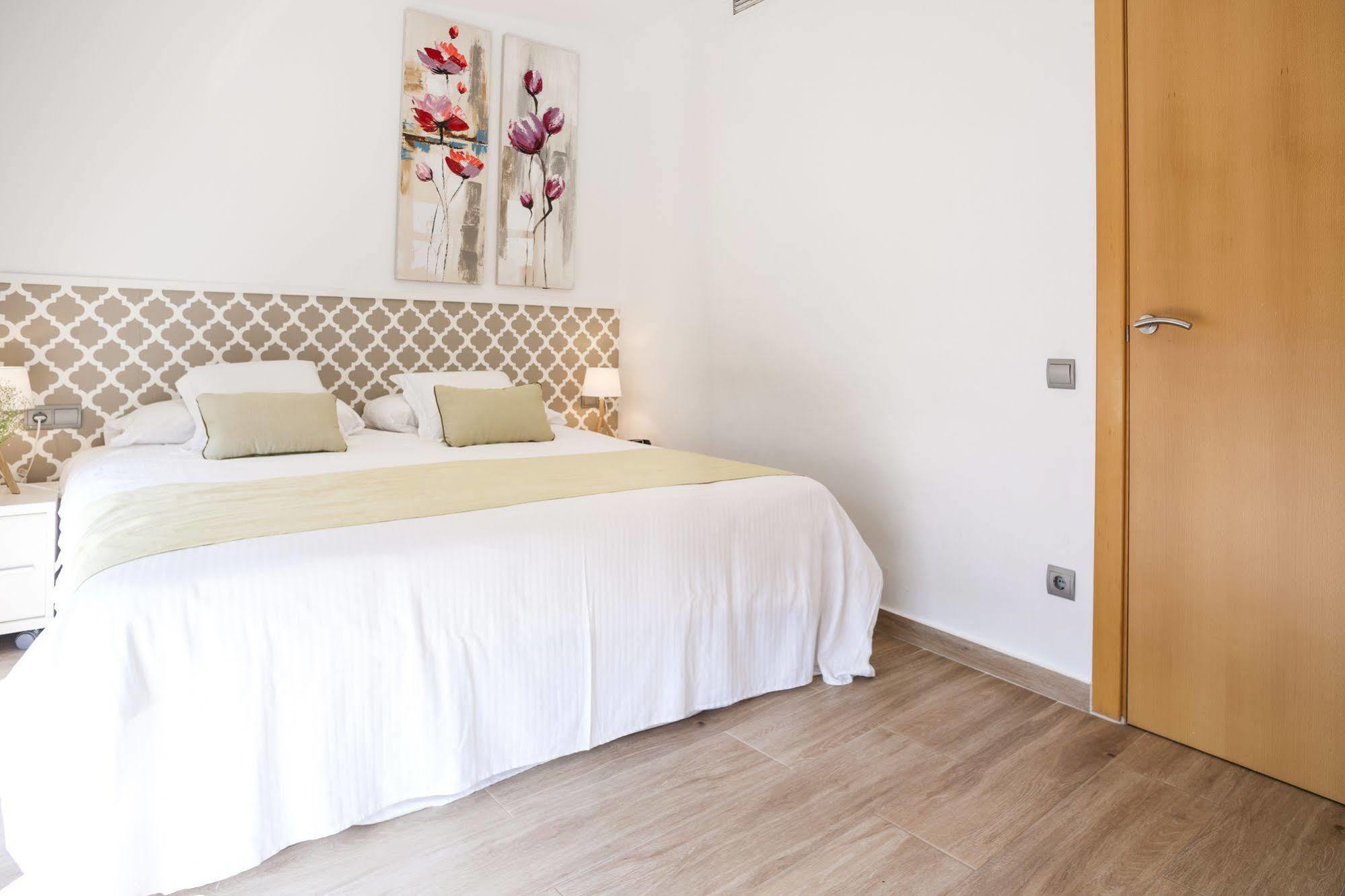 Feelathome Mozart Apartments Barcelona Exteriör bild